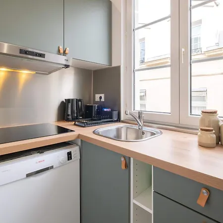 Elegant 1 Bedroom - Palais Royal 2 Apartment