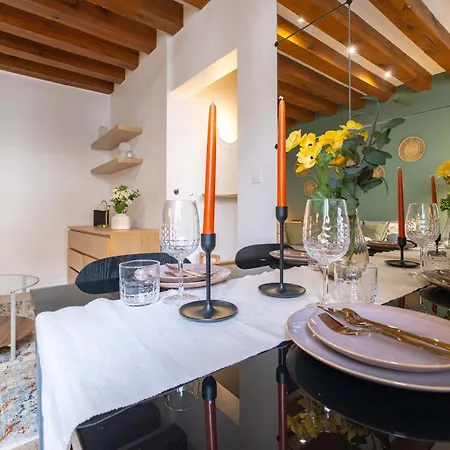 Elegant 1 Bedroom - Palais Royal 2 *
